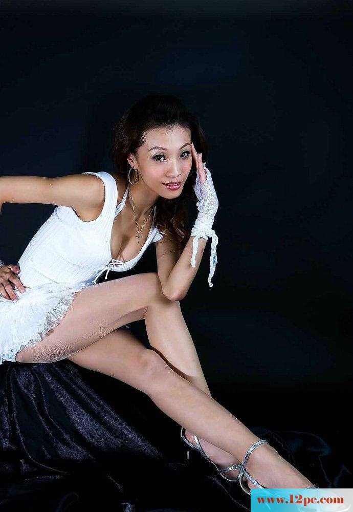 性感超薄肉丝美腿诱惑，美女真诱人(13P)