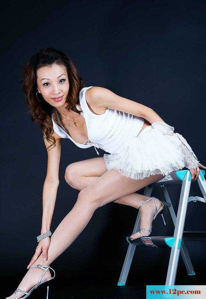 性感超薄肉丝美腿诱惑，美女真诱人(13P)
