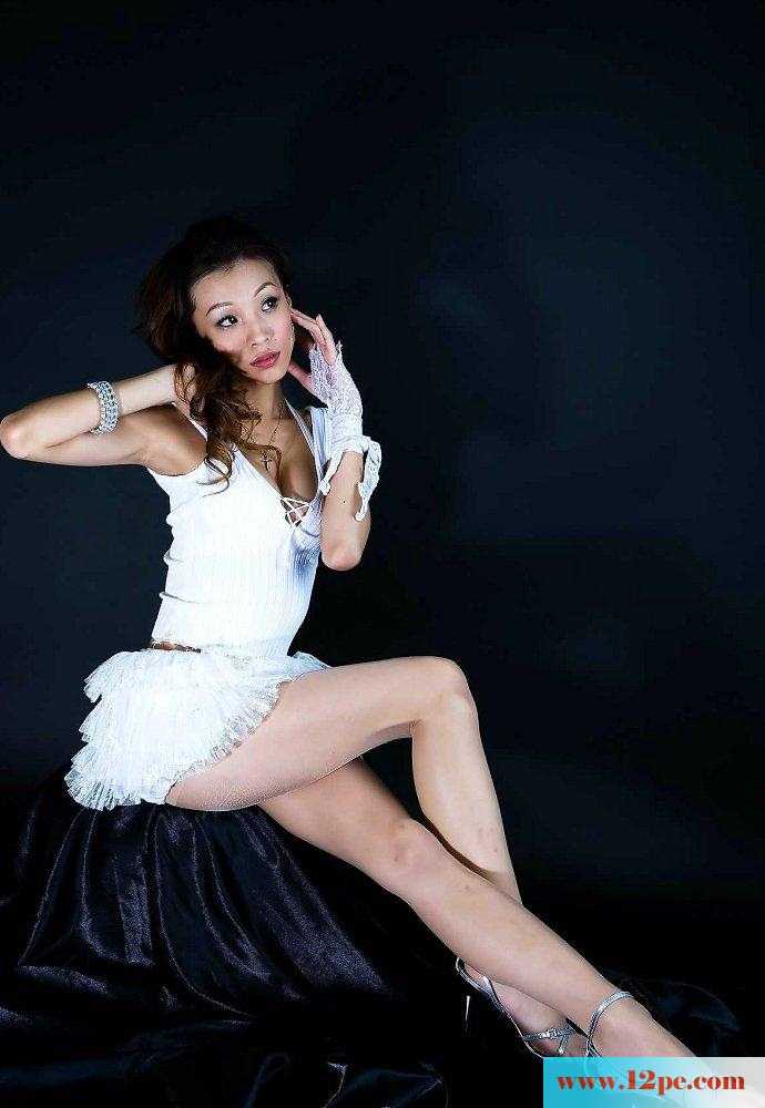 性感超薄肉丝美腿诱惑，美女真诱人(13P)