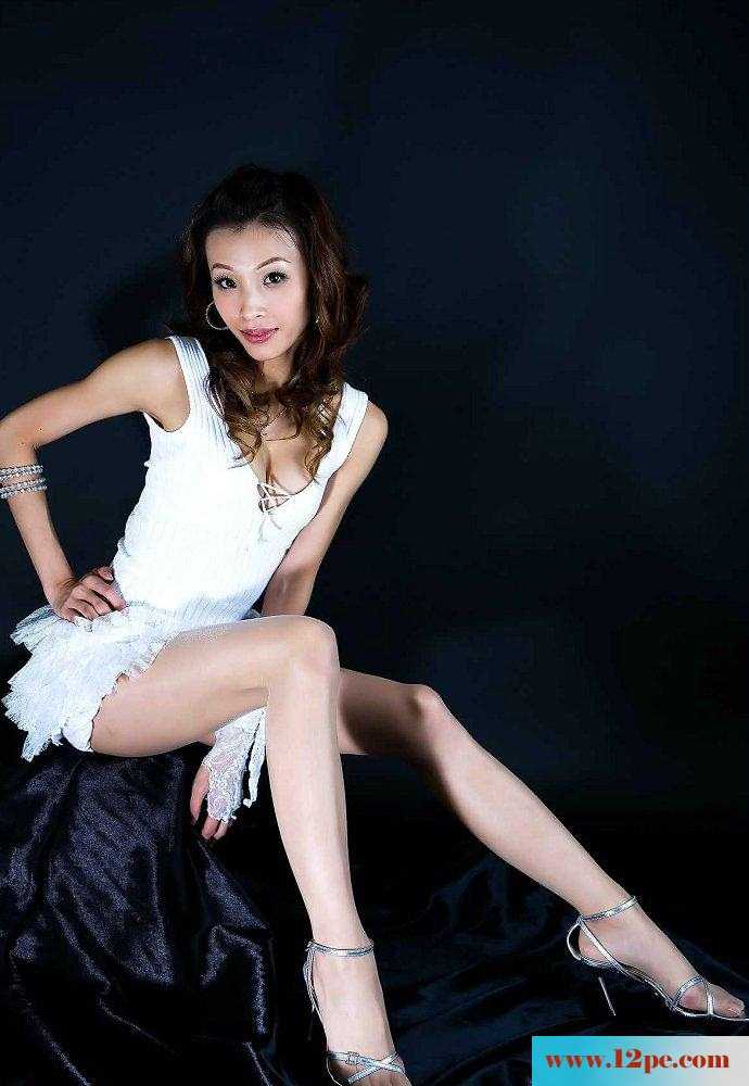 性感超薄肉丝美腿诱惑，美女真诱人(13P)