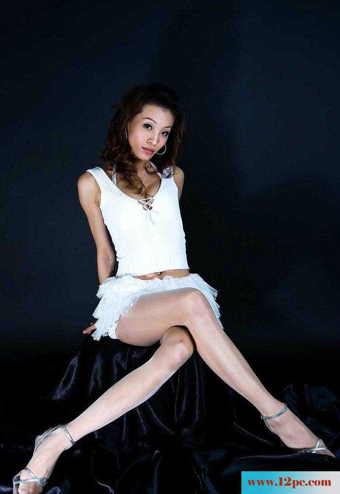 性感超薄肉丝美腿诱惑，美女真诱人(13P)