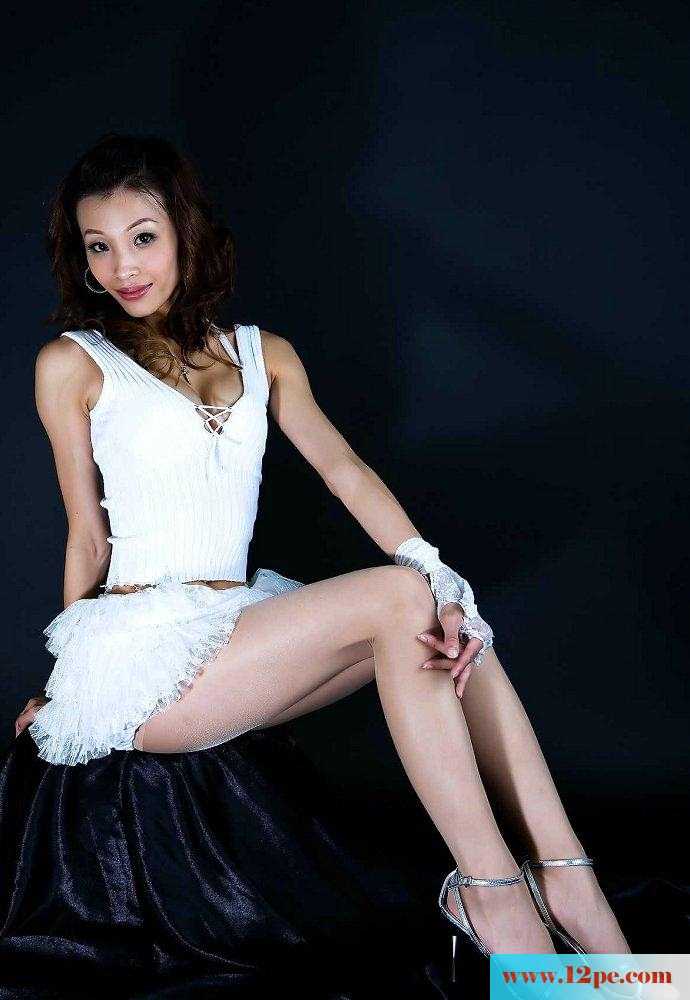 性感超薄肉丝美腿诱惑，美女真诱人(13P)