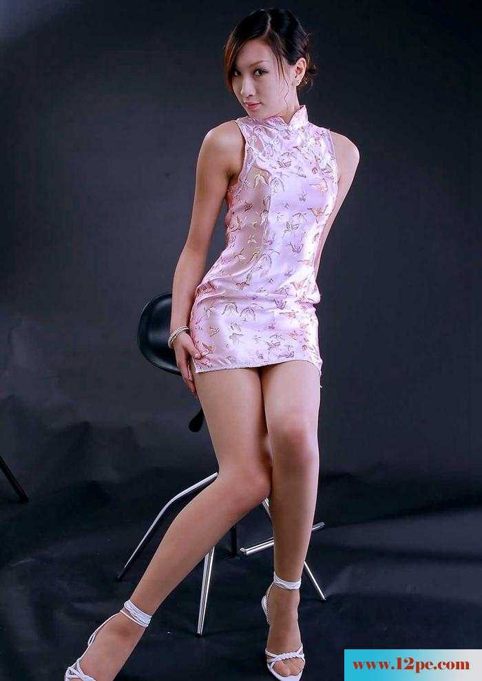 性感旗袍超短裙美女白嫩肉丝长腿(17P)