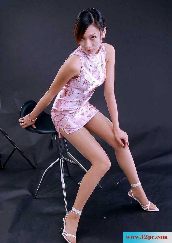 性感旗袍超短裙美女白嫩肉丝长腿(17P)