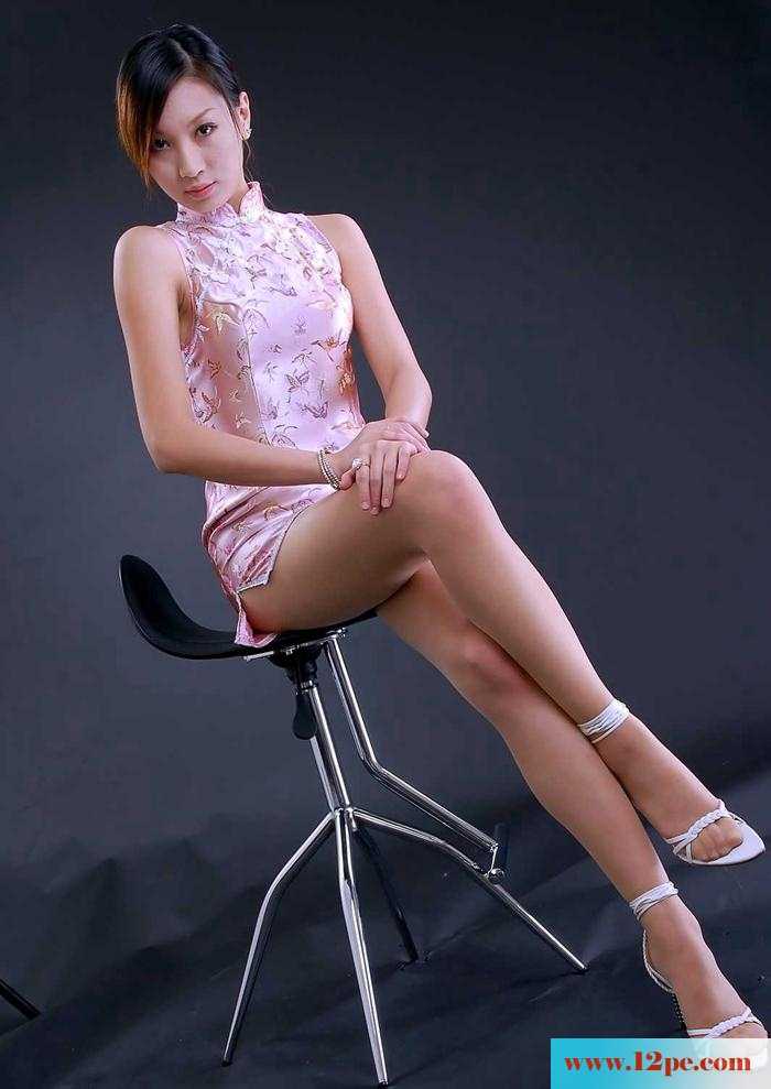 性感旗袍超短裙美女白嫩肉丝长腿(17P)