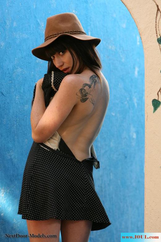 Rose-is-posing-in-the-hat(12P)
