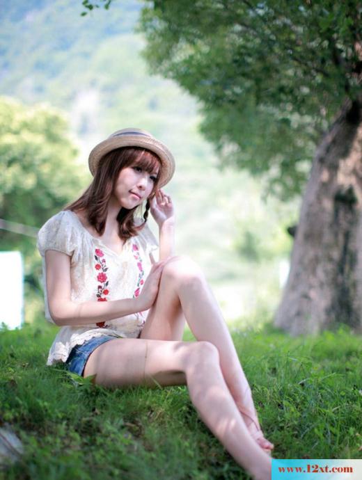 裸腿美女走拍修长美腿超引人瞩目(13P)
