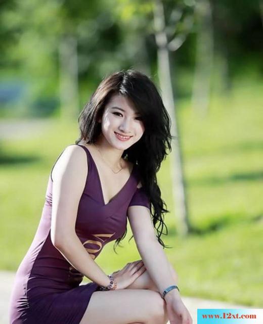 清纯的微笑性感的美腿都能体现出甜美的女人味