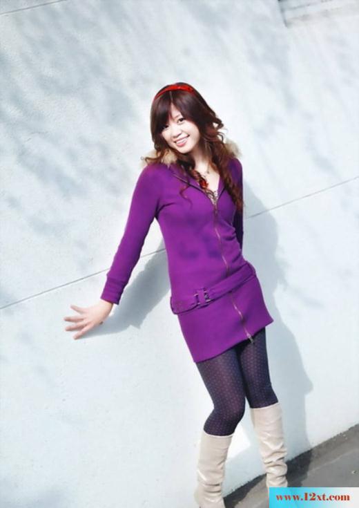 清纯美女小露玉腿有点小性感(10P)