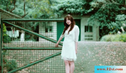清纯美女小露玉腿有点小性感(10P)