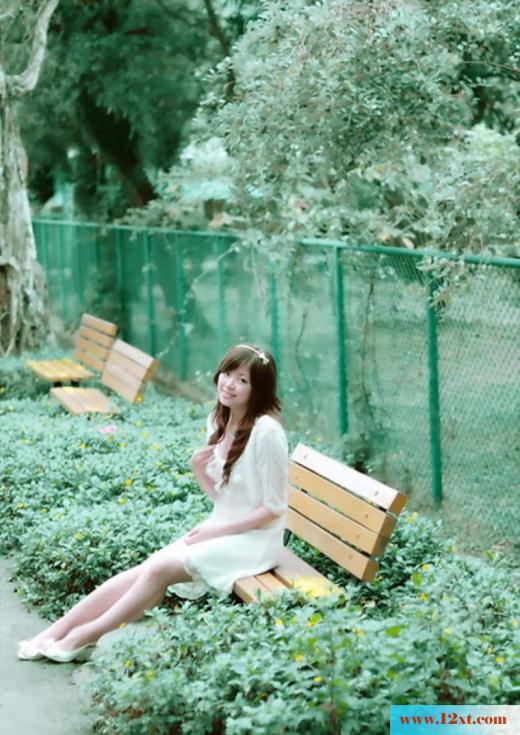 清纯美女小露玉腿有点小性感(10P)