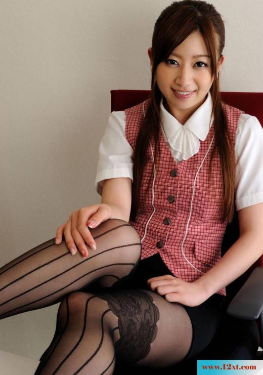 清纯嫩女办公室丝袜诱惑(40p)