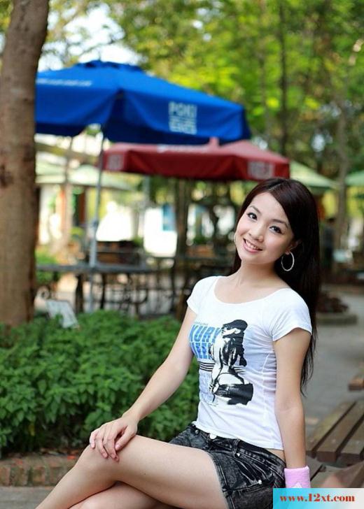 清纯养眼小美女有双纤纤玉腿(12P)