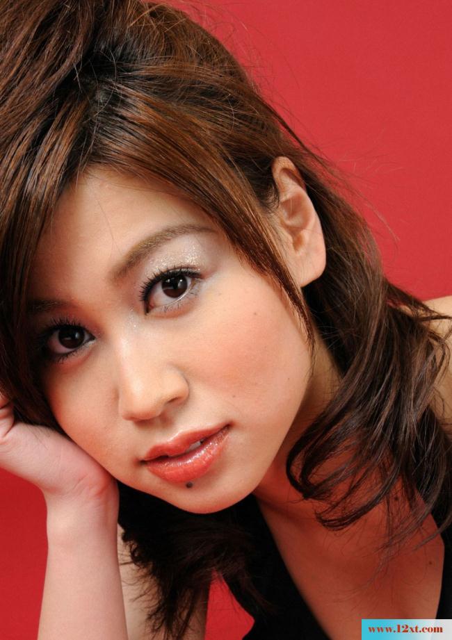 少妇特显妖艳身材（2）【50P】