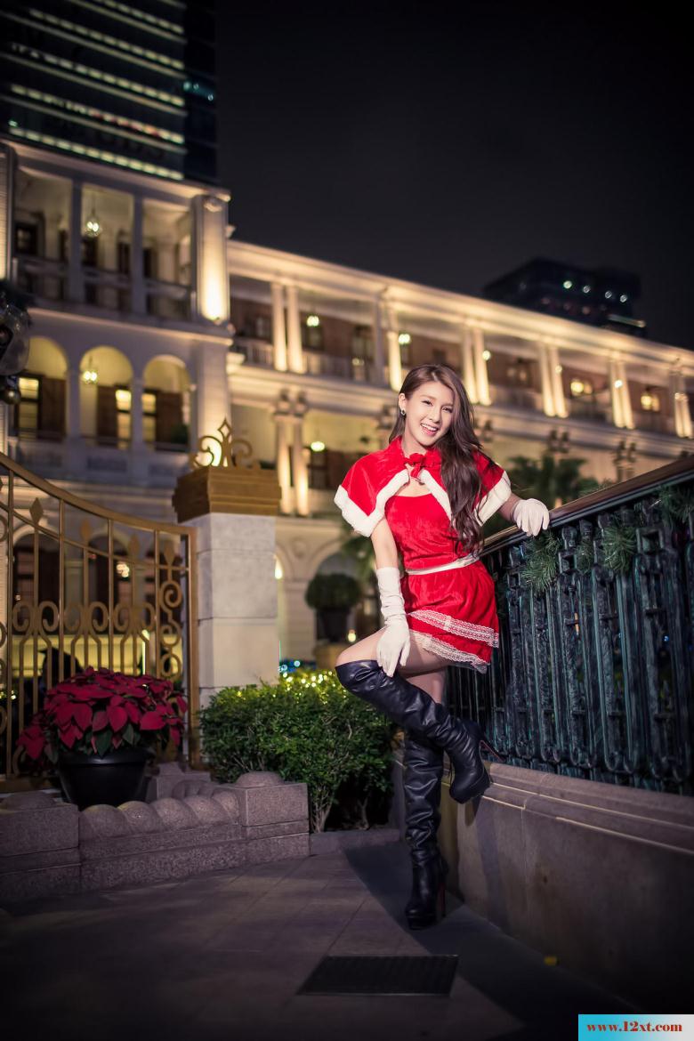 圣诞前夜的热情少女诱惑