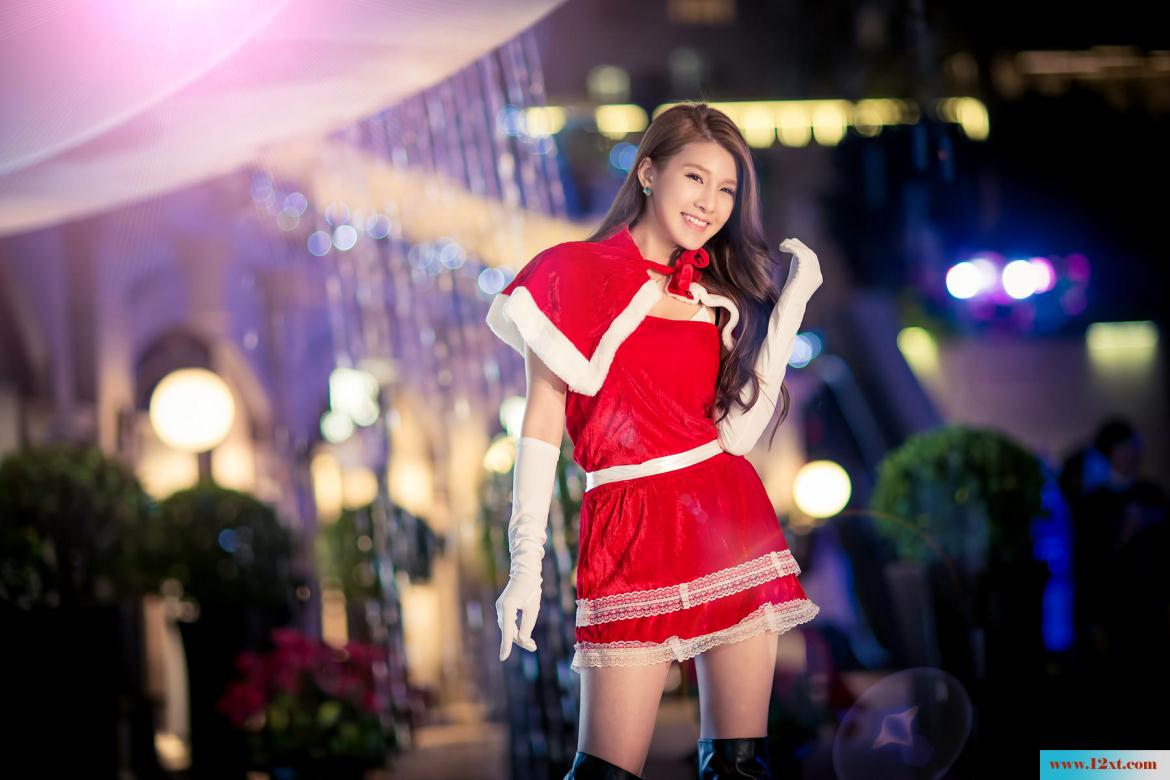 圣诞前夜的热情少女诱惑