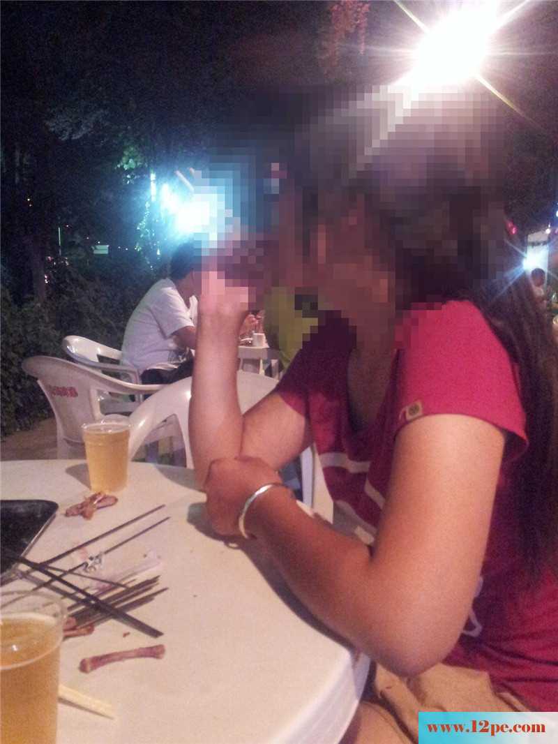 把大一小学妹灌醉拉去开房，还是小处女毛少逼