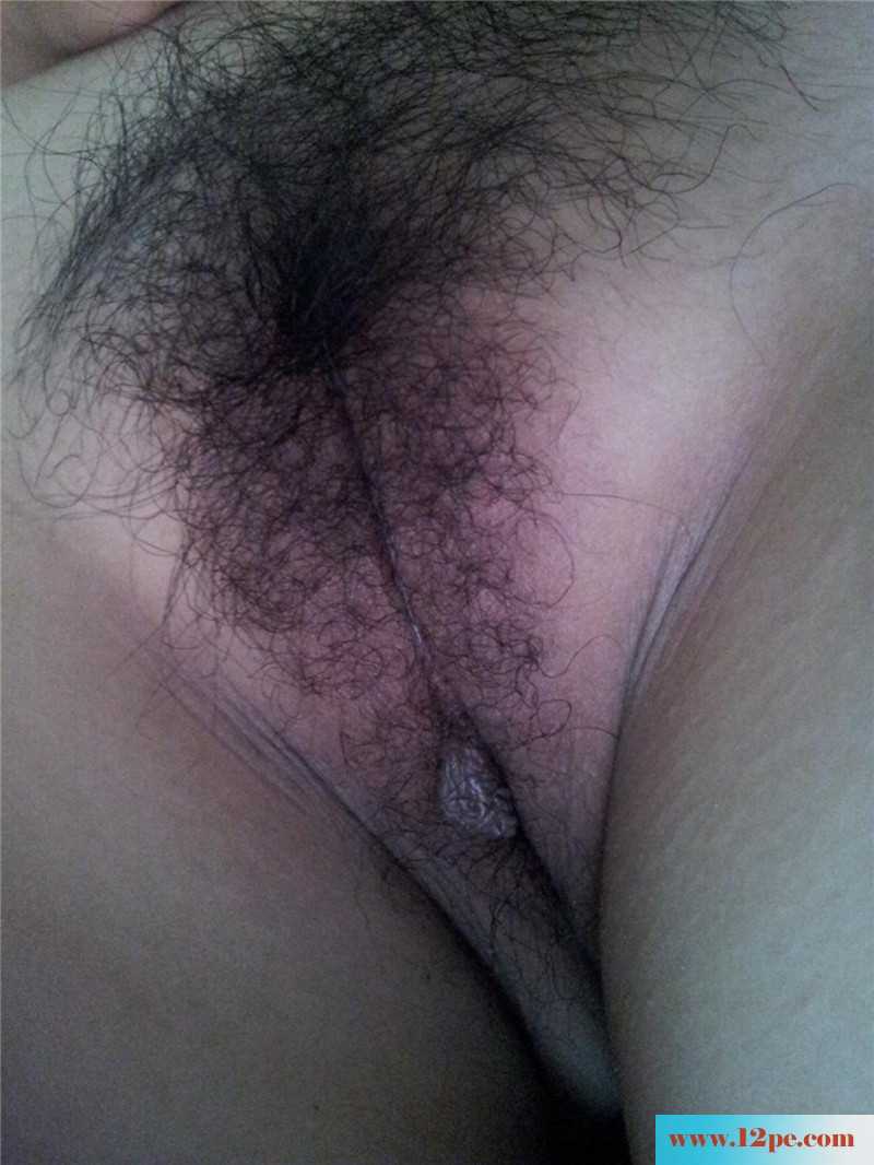 把大一小学妹灌醉拉去开房，还是小处女毛少逼