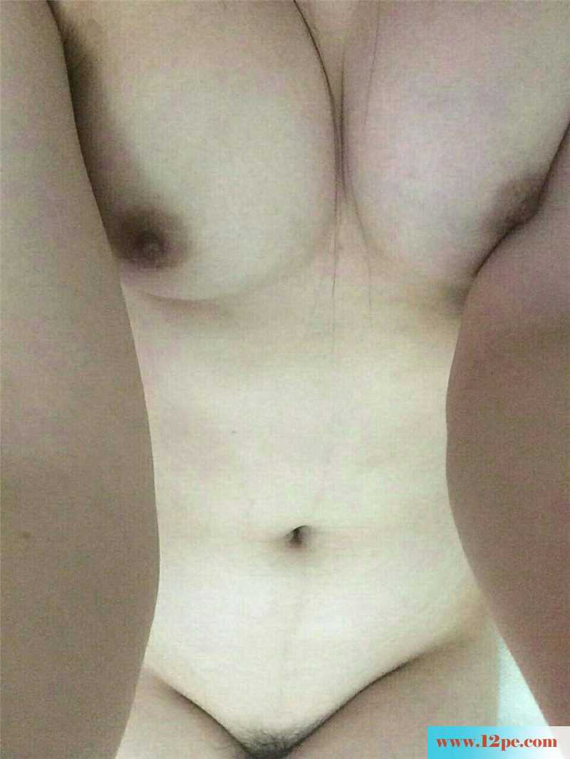 白嫩可人的大四女友羞答答(17P)
