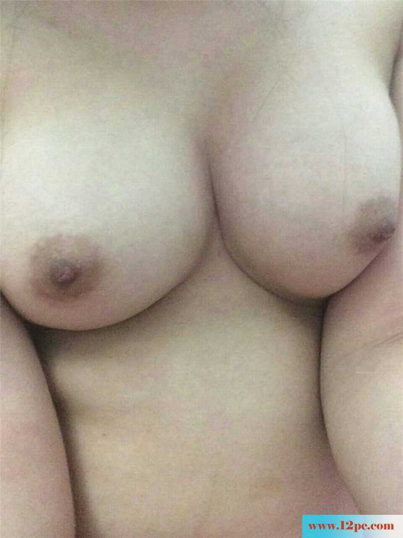 白嫩可人的大四女友羞答答(17P)