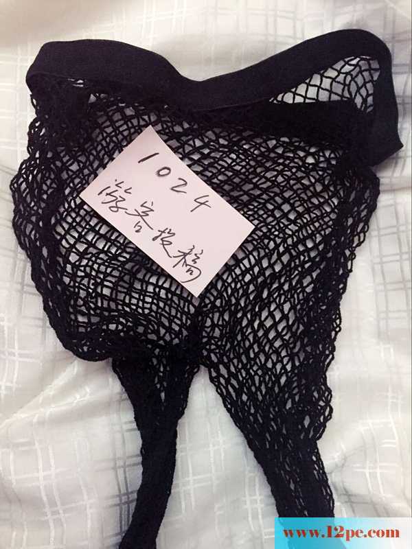 白嫩女友的渔网袜诱惑(18P)