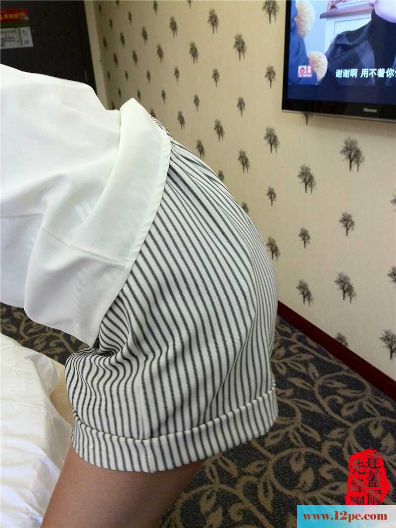 白衣黑丝学生妹约炮情趣酒店，是情色更是艺术