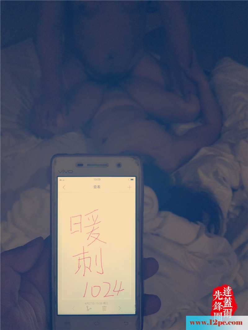 初入3P淫圈，作为单男的我默默拍照留念(26P)