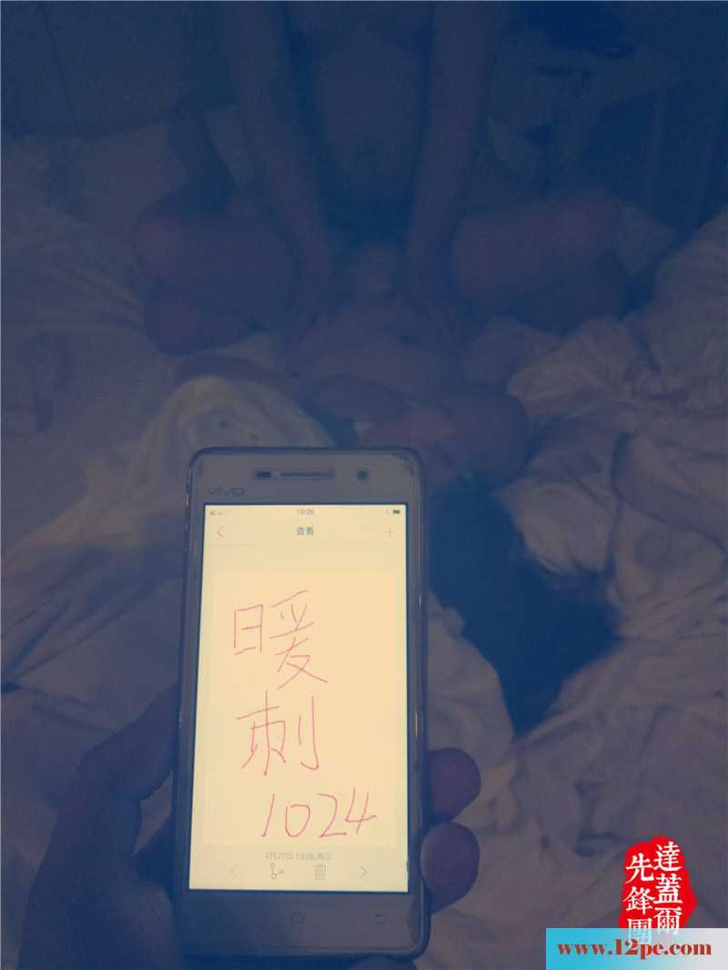 初入3P淫圈，作为单男的我默默拍照留念(26P)