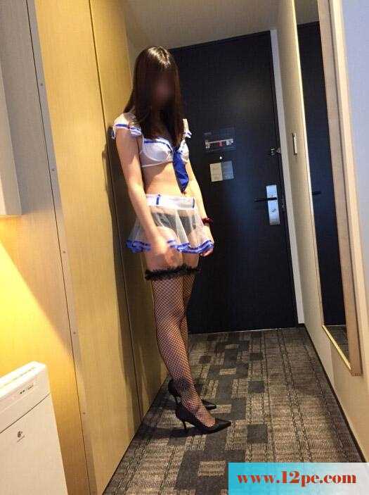 穿着高跟渔网袜的大学生也很风骚(12P)