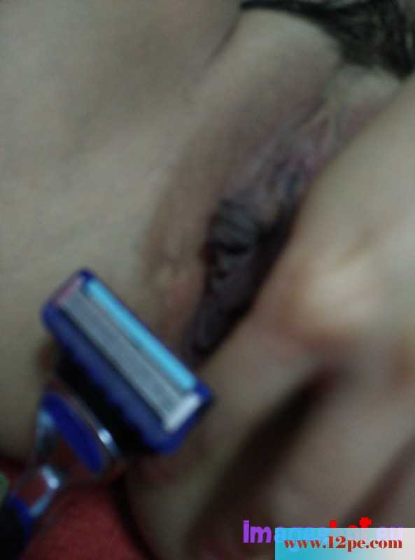 第一次给老婆剃毛清爽高清馒头阴唇特写(14P)
