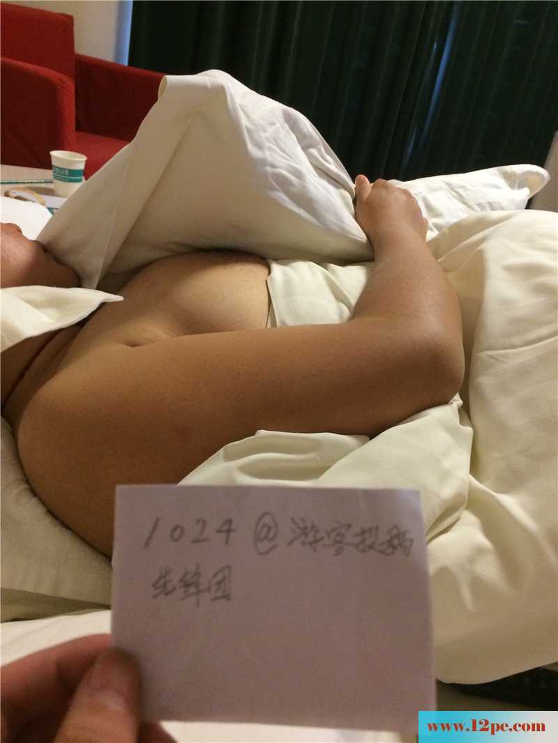 丰满无毛人妻(26P)