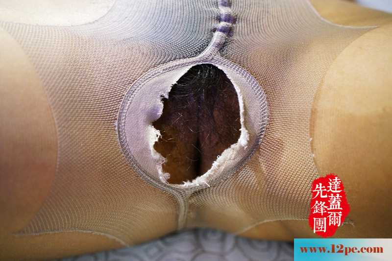 公主下班了，戴着我一起到她宿舍来睡觉(17P)