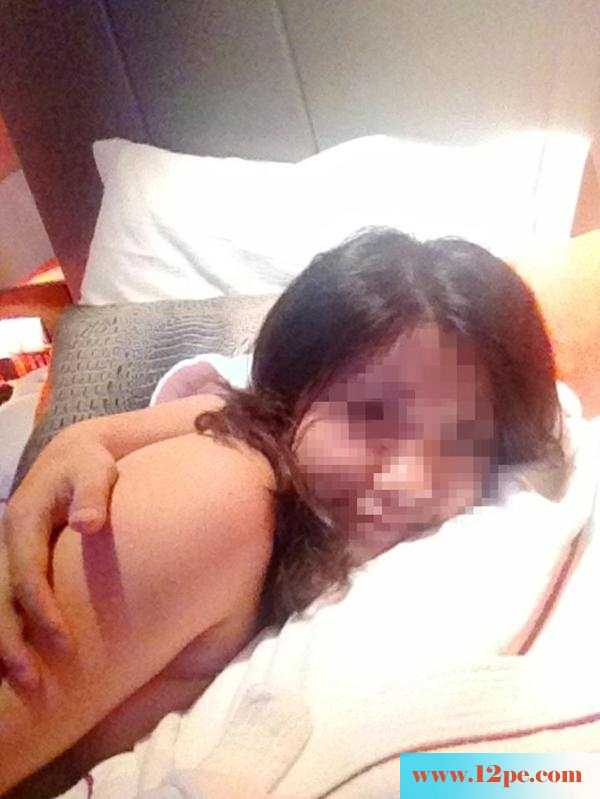 26岁轻熟少妇，舔DD舔蛋蛋无所不舔(18P)