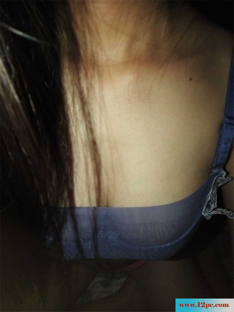 90后女友特地拍美胸给大家看(12P)