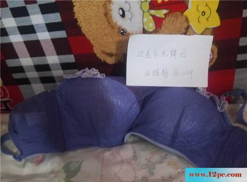 90后女友特地拍美胸给大家看(12P)