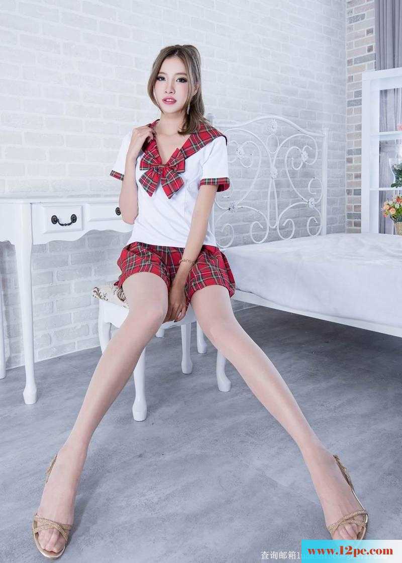 佳人粉色学生制服秀玉腿(15P)