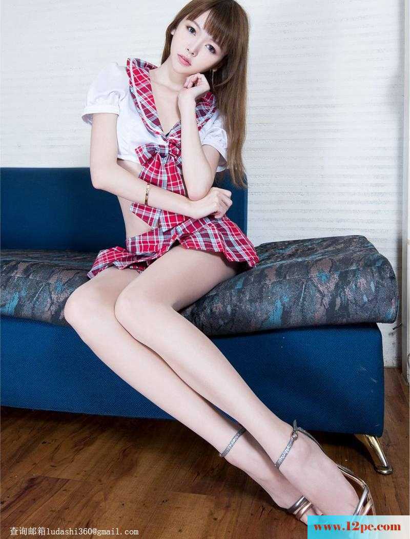 可爱制服美女肉丝美腿写真(18P)