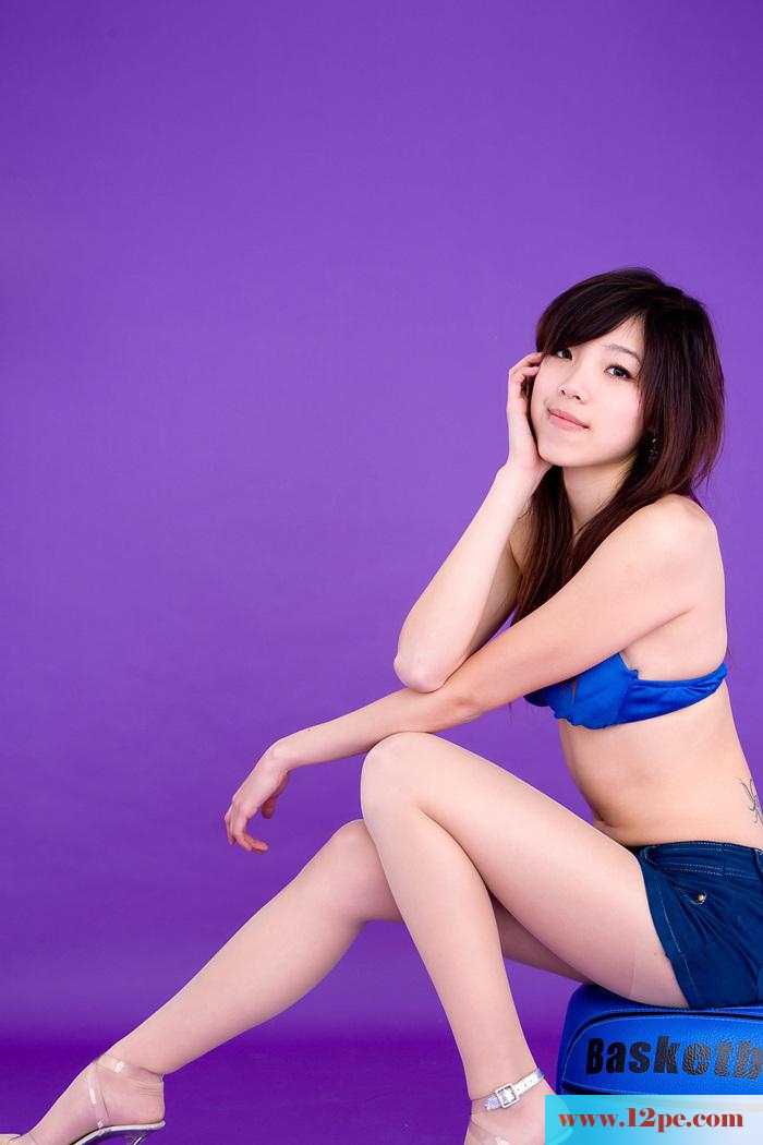 如此诱惑动人心的美女雪白高挑美腿【12P】