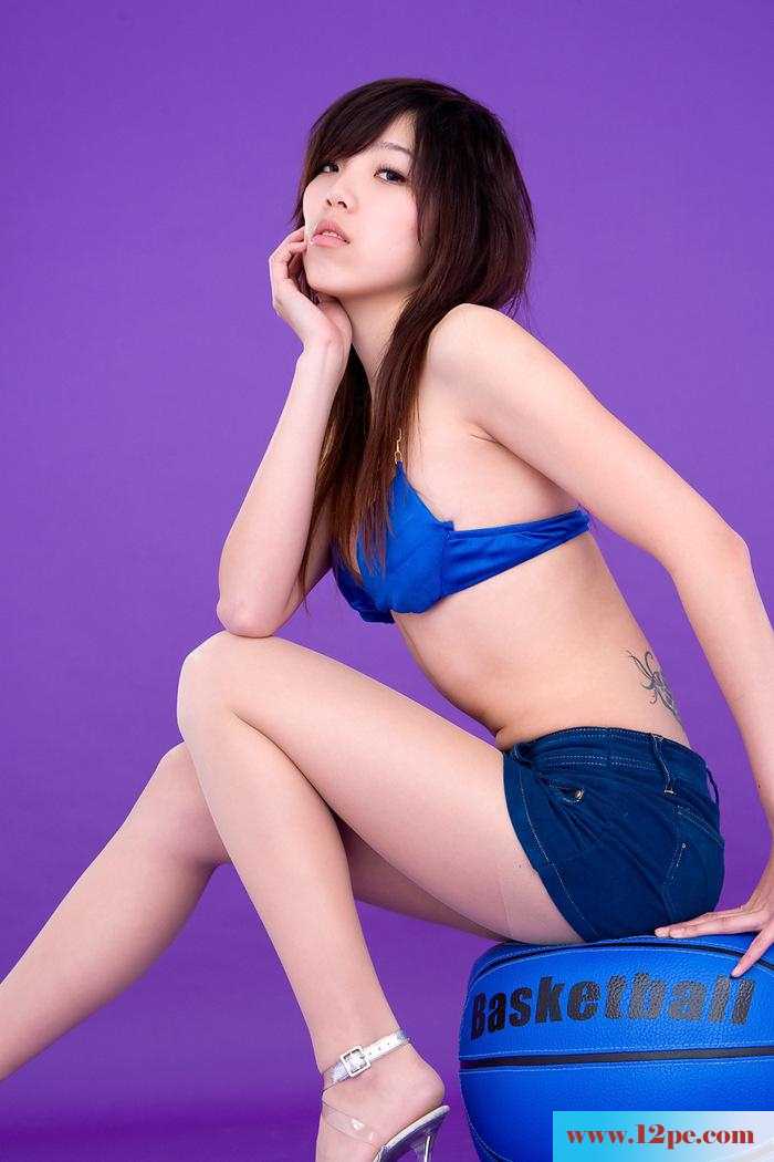 如此诱惑动人心的美女雪白高挑美腿【12P】