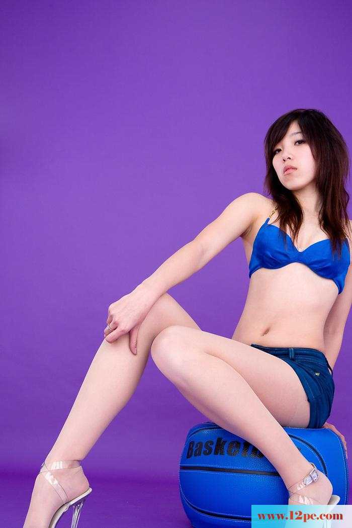 如此诱惑动人心的美女雪白高挑美腿【12P】