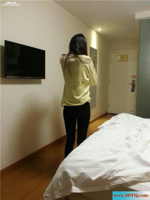 格子内裤的大四女友开起房来很放得开(12P)