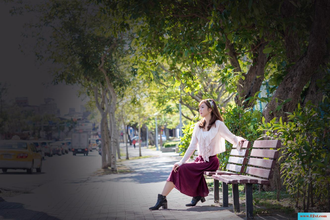 修长身材的女子还有漏背装的婚纱哦