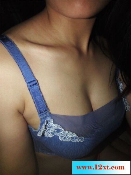 07-1190后女友特地拍美胸给大家看(12P)