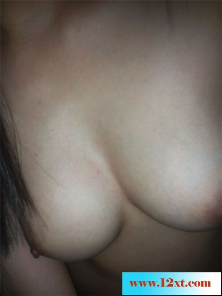 07-1190后女友特地拍美胸给大家看(12P)