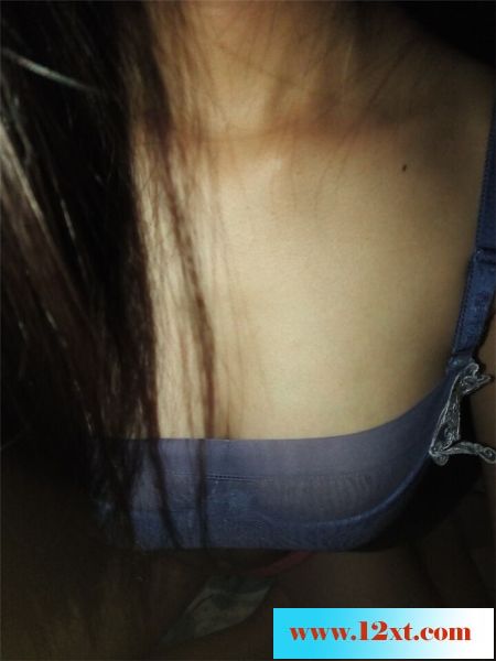 07-1190后女友特地拍美胸给大家看(12P)