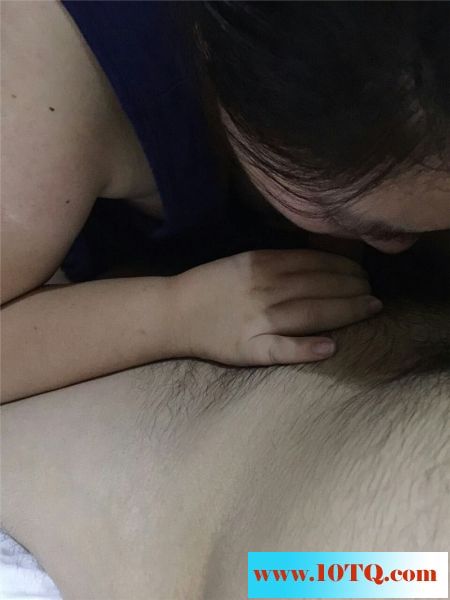 19-11一手无法掌握的大奶妹，玩得很舒服(15P)