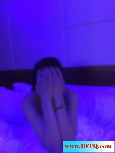 21-11自拍，与已婚女同事在高级酒店一夜激情(1