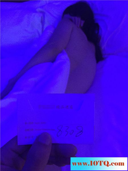 21-11自拍，与已婚女同事在高级酒店一夜激情(1
