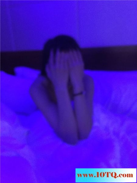 21-11自拍，与已婚女同事在高级酒店一夜激情(1