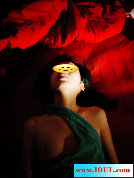 22-11昏暗灯光下艹爽了贫乳骚货才放她回去会男友